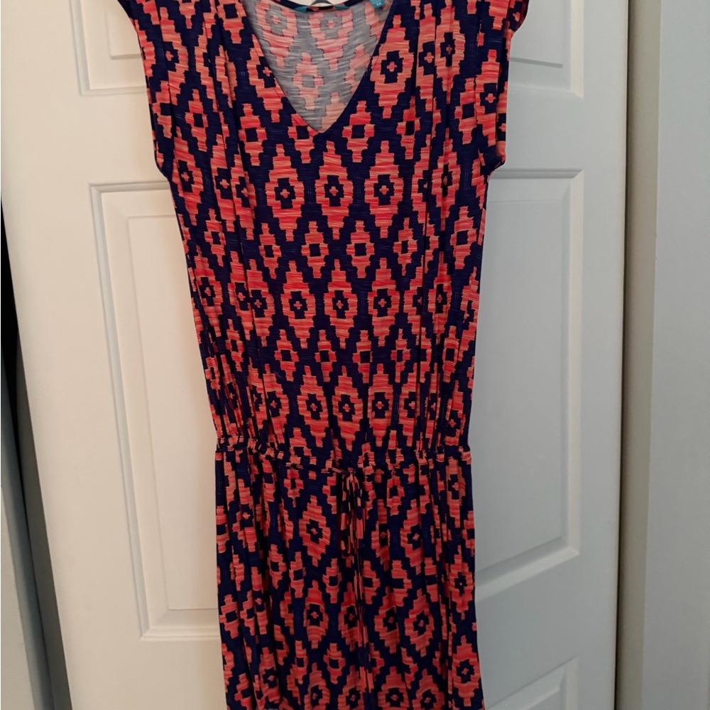 Tori Richard Honolulu Women's Navy and Coral Printed V-Neck Dress med